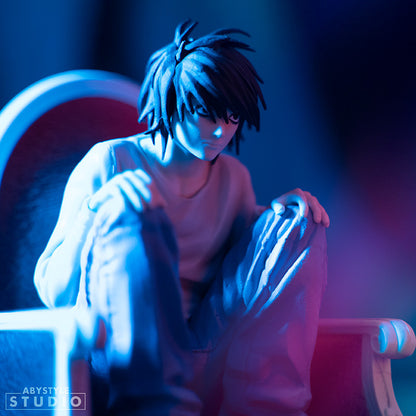 Death Note - L Lawliet Armchair SFC Figur (ABYstyle Studio - 15 cm)